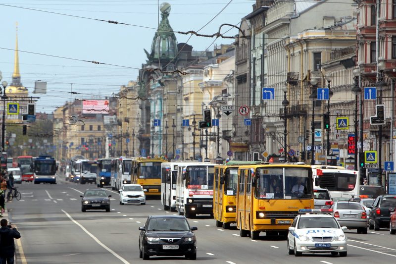 парад ретроавтомобилей Невский проспект транспорт автобусы Ikarus