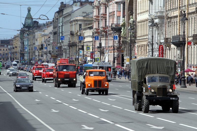 парад ретроавтомобилей Невский проспект транспорт