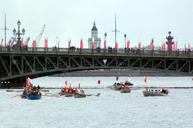 День Победы шлюпочный парад Нева Троицкий мост