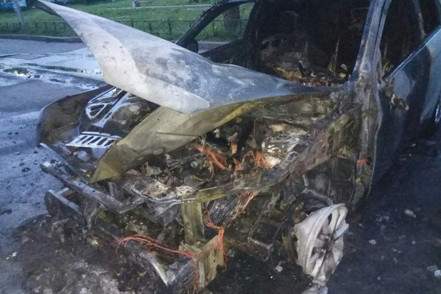 пожар сгоревший автомобиль