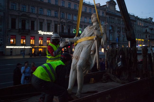 демонтаж реставрация аничков дворец статуи скульптуры