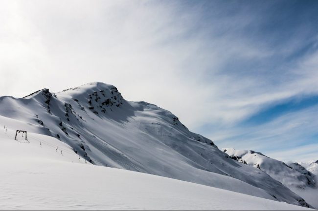 Вид на вершину г. Чегет(3475 м.) с метеостанции (3050 м)