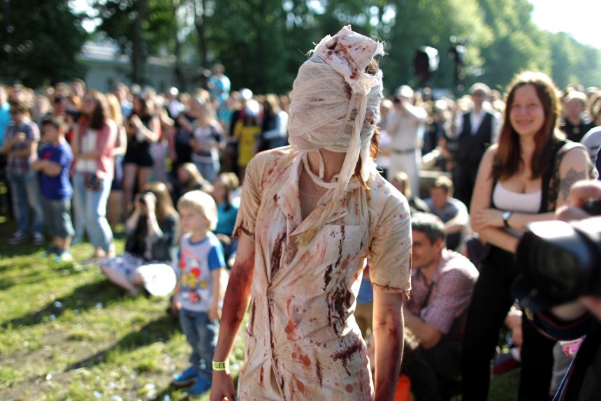 косплей медсестра Silent Hill зомби