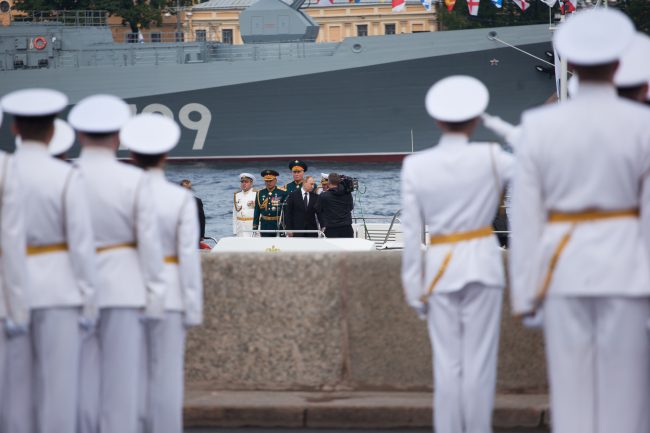 парад день военно-морского флота вмф моряки военные корабли владимир путин