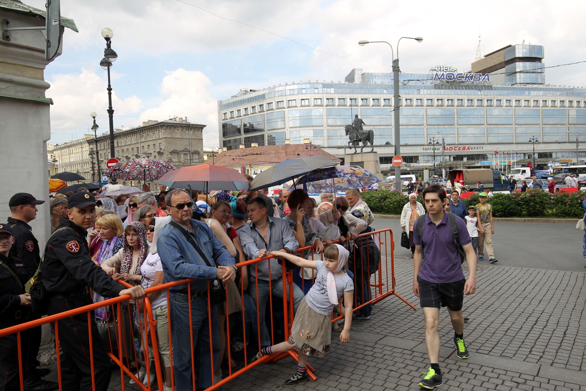 Ситуация в спб. Паломники в Санкт-Петербурге. Паломник ру Санкт-Петербург. Фото паломников в Санкт-Петербурге в 2017 году. Фото паломников в Питере в 2017 г.