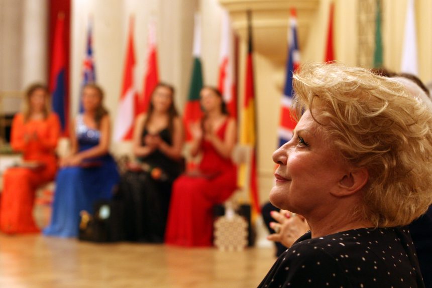 Елена Образцова