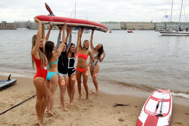 фестиваль Фонтанка SUP серфинг красивые девушки купальники
