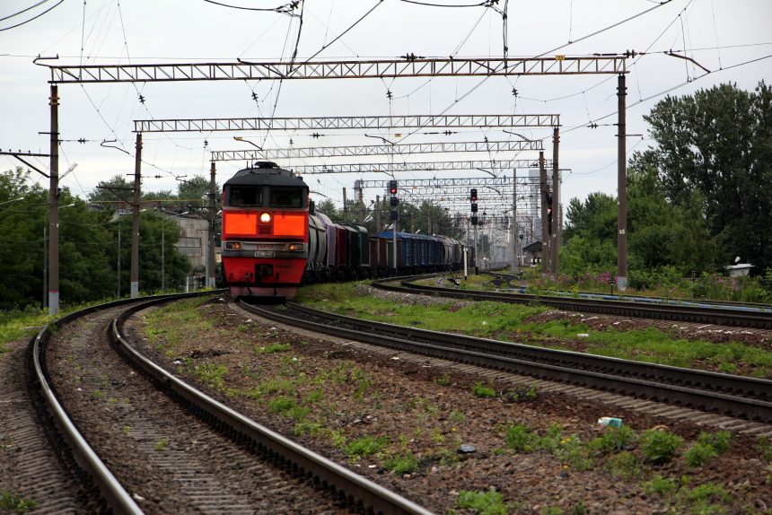 железнодорожная станция глухоозерская железная дорога локомотив тепловоз вагоны поезд