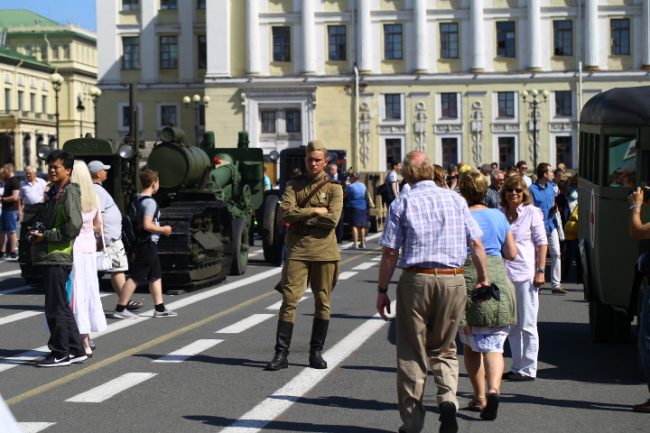 парад военной техники на дворцовой