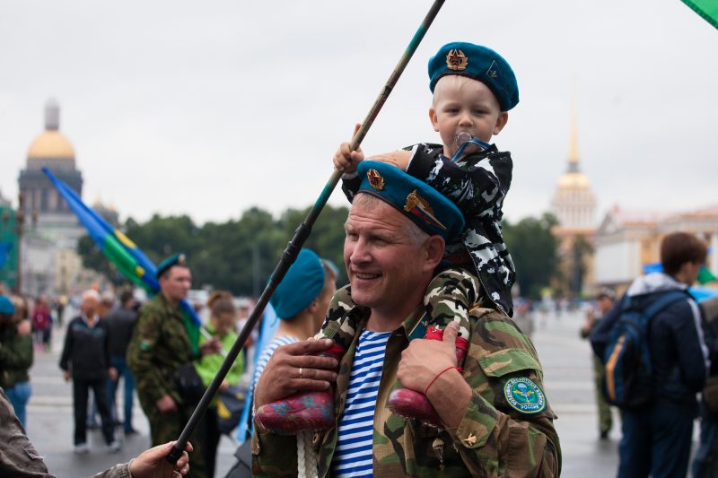 день вдв десантники тельняшки дети