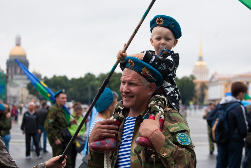 день вдв десантники тельняшки дети
