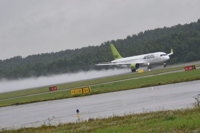 Пулково airBaltic самолет