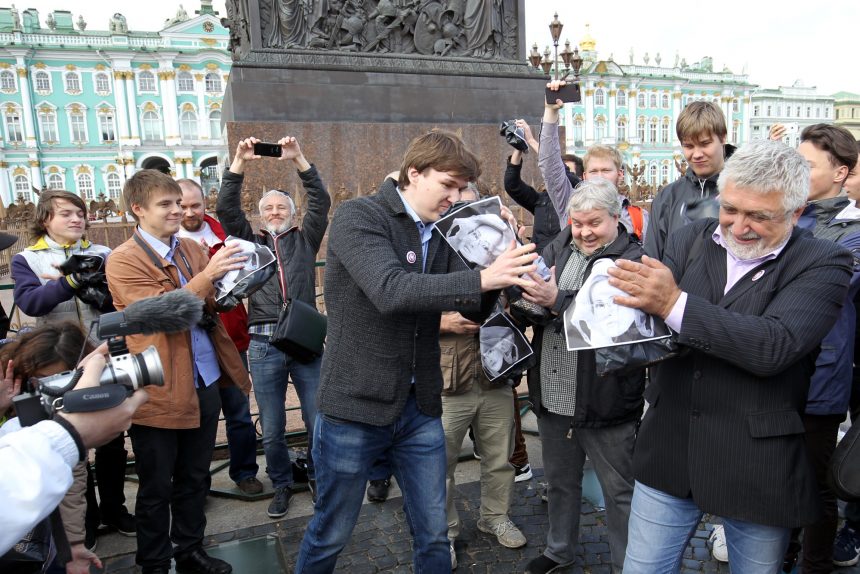 народный сход за свободный интернет дворцовая площадь Александр Расторгуев пакет Яровой