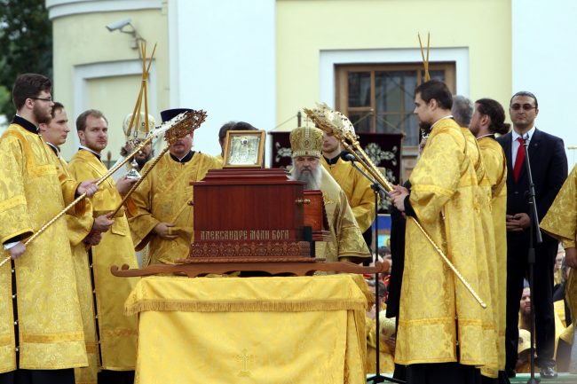 крестный ход перенесение мощей Александра Невского митрополит Варсонофий православие религия христианство
