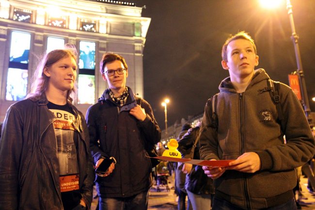 митинг алексей навальный акция протеста шествие уточка