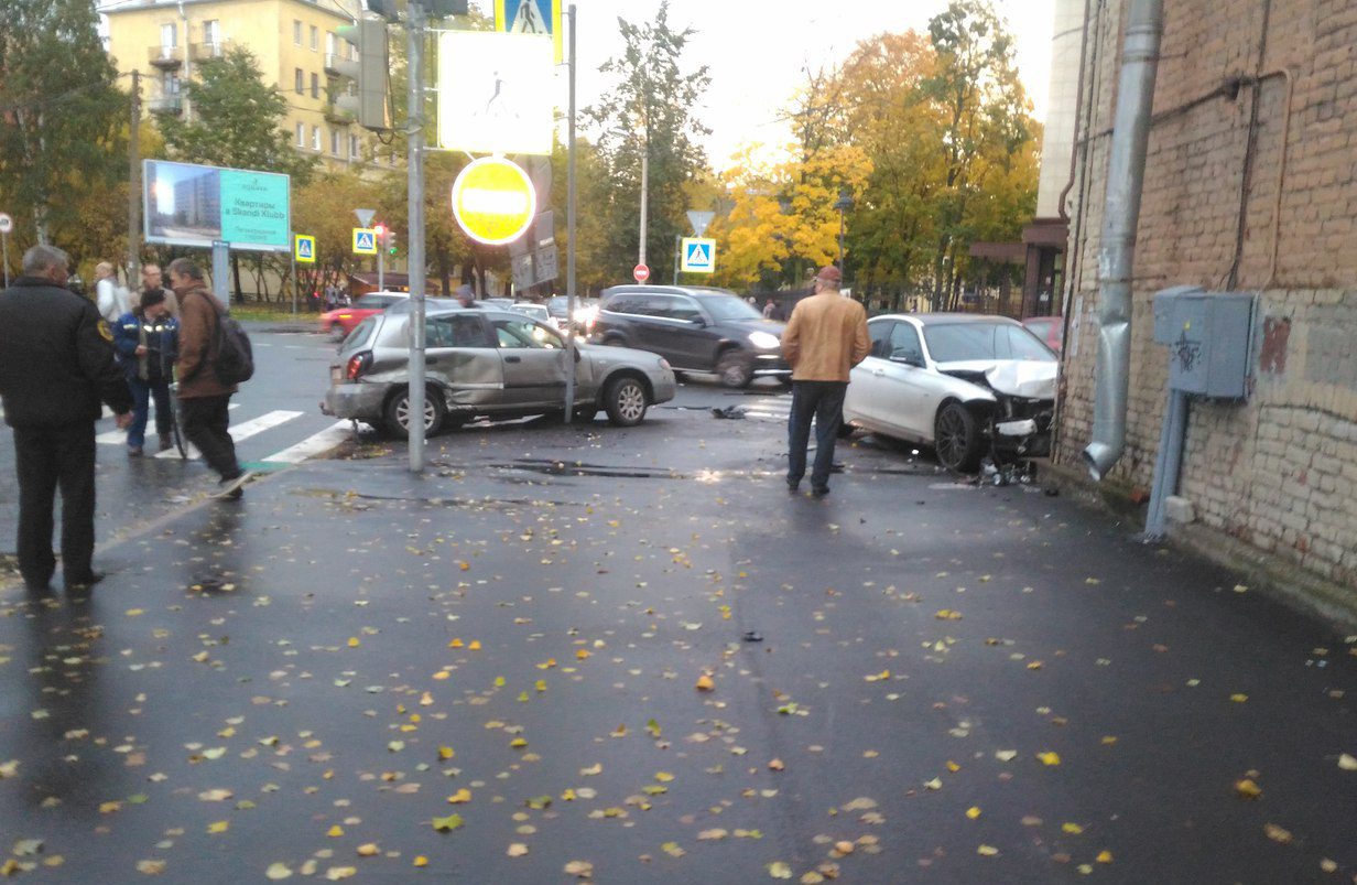 Дтп на большом сампсониевском. ДТП на Сампсониевском проспекте вчера. ДТП на большом Сампсониевском сегодня. Авария на большом Сампсониевском сегодня. Авария на Сампсониевском проспекте сегодня.