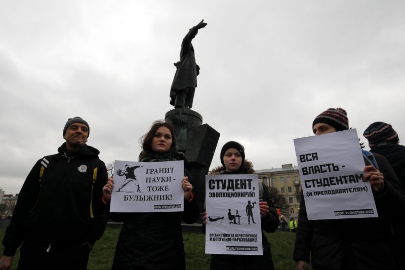 митинг в защиту науки и образования памятник Ленину