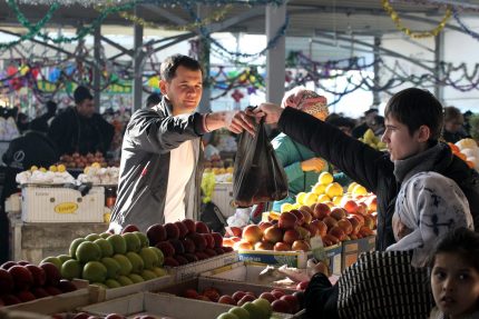 Узбекистан Ташкент рынок торговля фрукты