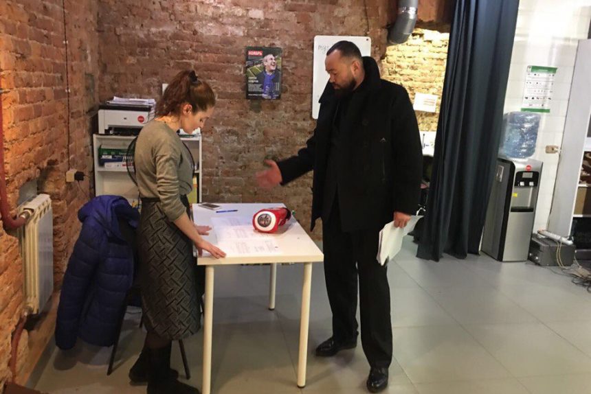 Андрей Анохин рэп-баттл перчатка