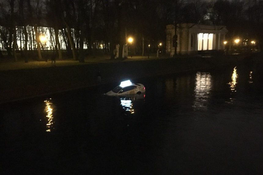 такси плывет