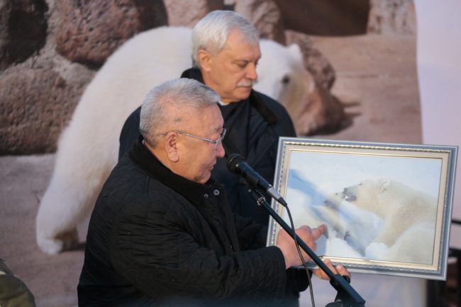 Георгий Полтавченко Егор Борисов передача белого медвежонка Снежинки