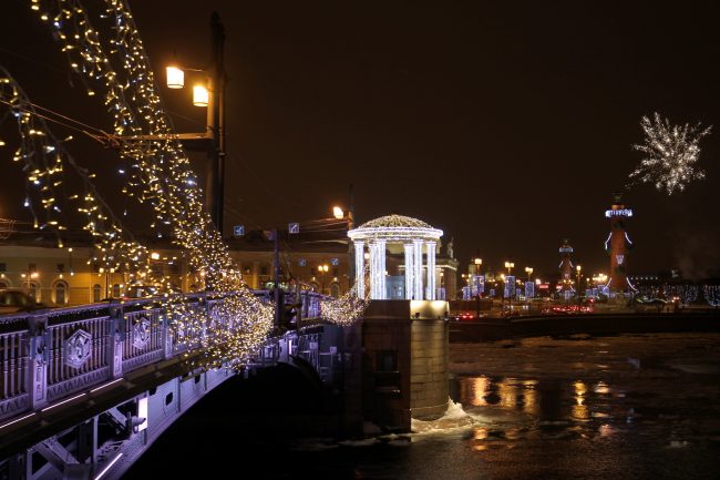 новогоднее оформление Дворцовый мост
