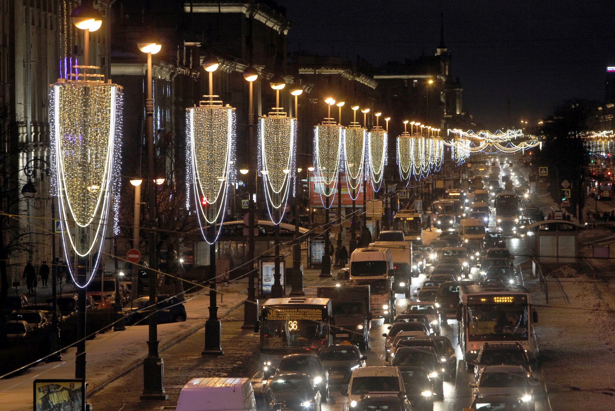 новогоднее оформление Московский проспект автомобильное движение пробка