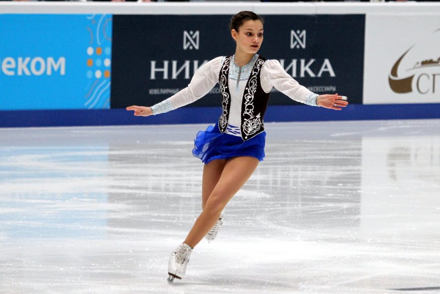 Чемпионат России по фигурному катанию девушки короткая программа