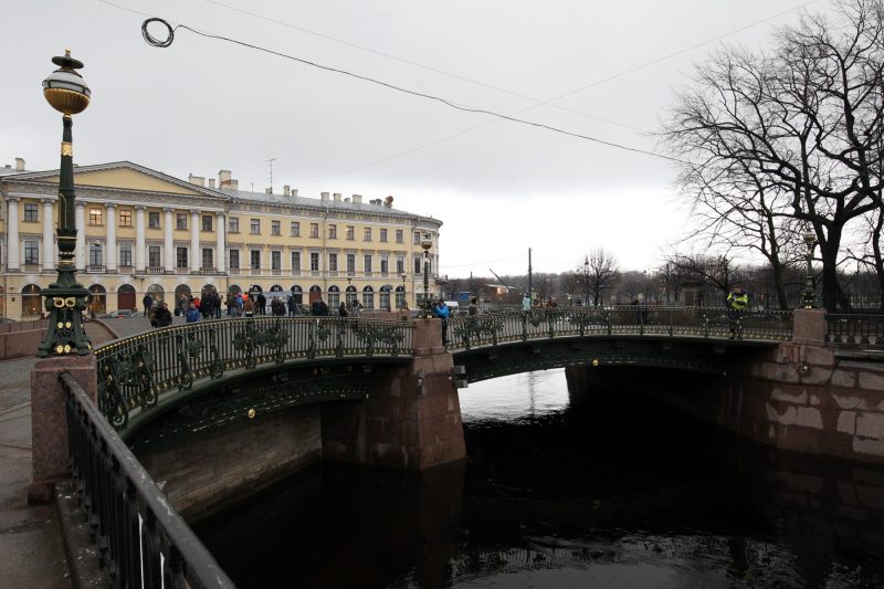 Театральный мост декор золочение
