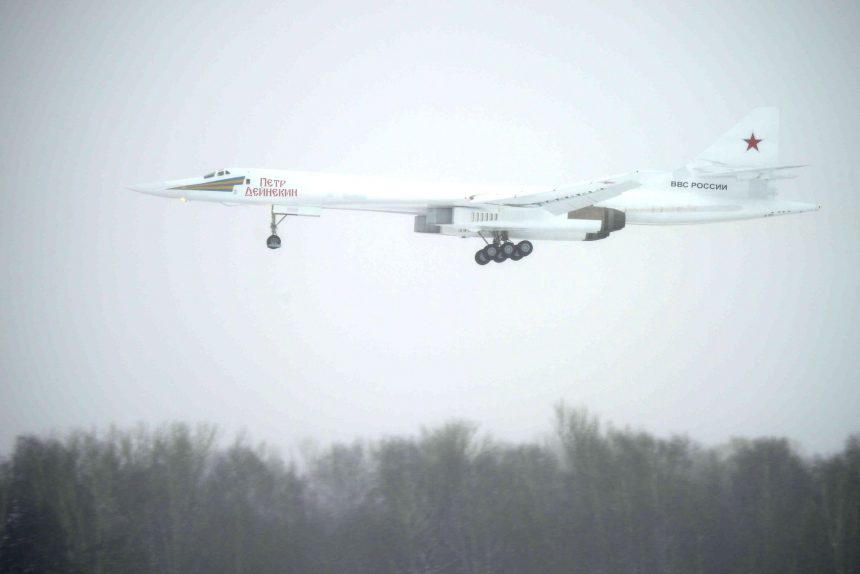 военная авиация бомбардировщик Ту-160М Пётр Дейнекин