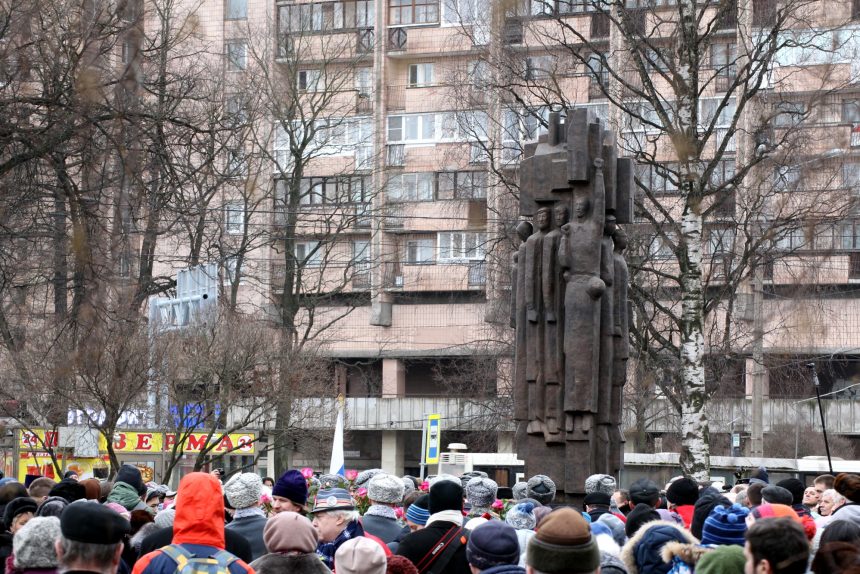 памятник мужеству ленинградцев площадь Мужества