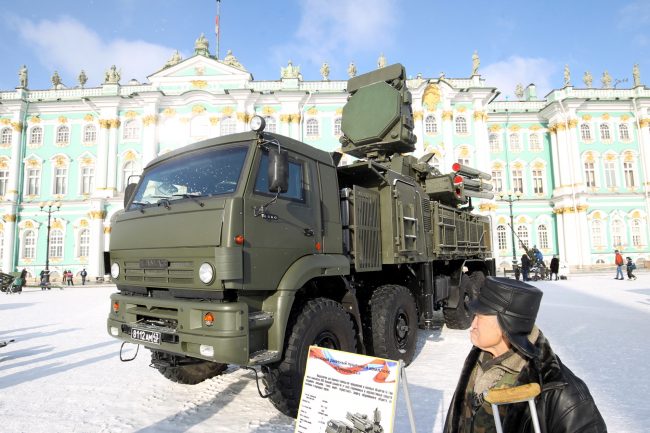 Дворцовая площадь выставка военной техники 23 февраля зенитный комплекс Панцирь-С1