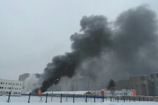 горят склады