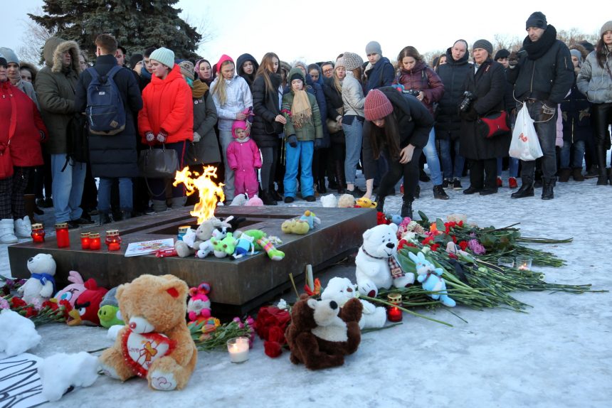 акция памяти погибших при пожаре в Кемерово Марсово поле