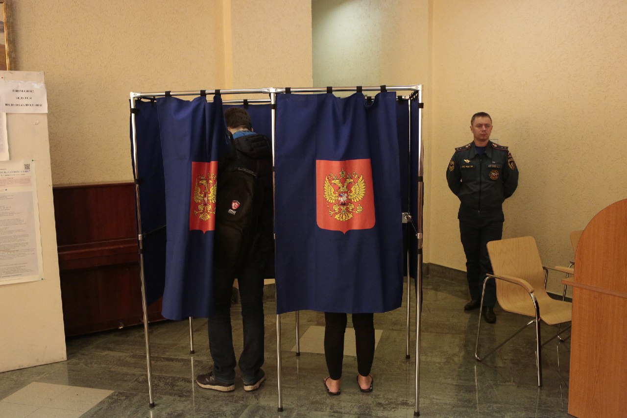 Избирательный участок 1333 СПБ голосование военных. Голосование Москва или Питер. Часы голосования в спб