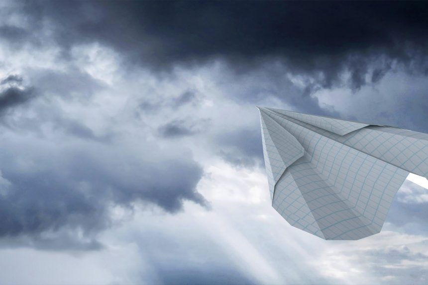 бумажный самолётик