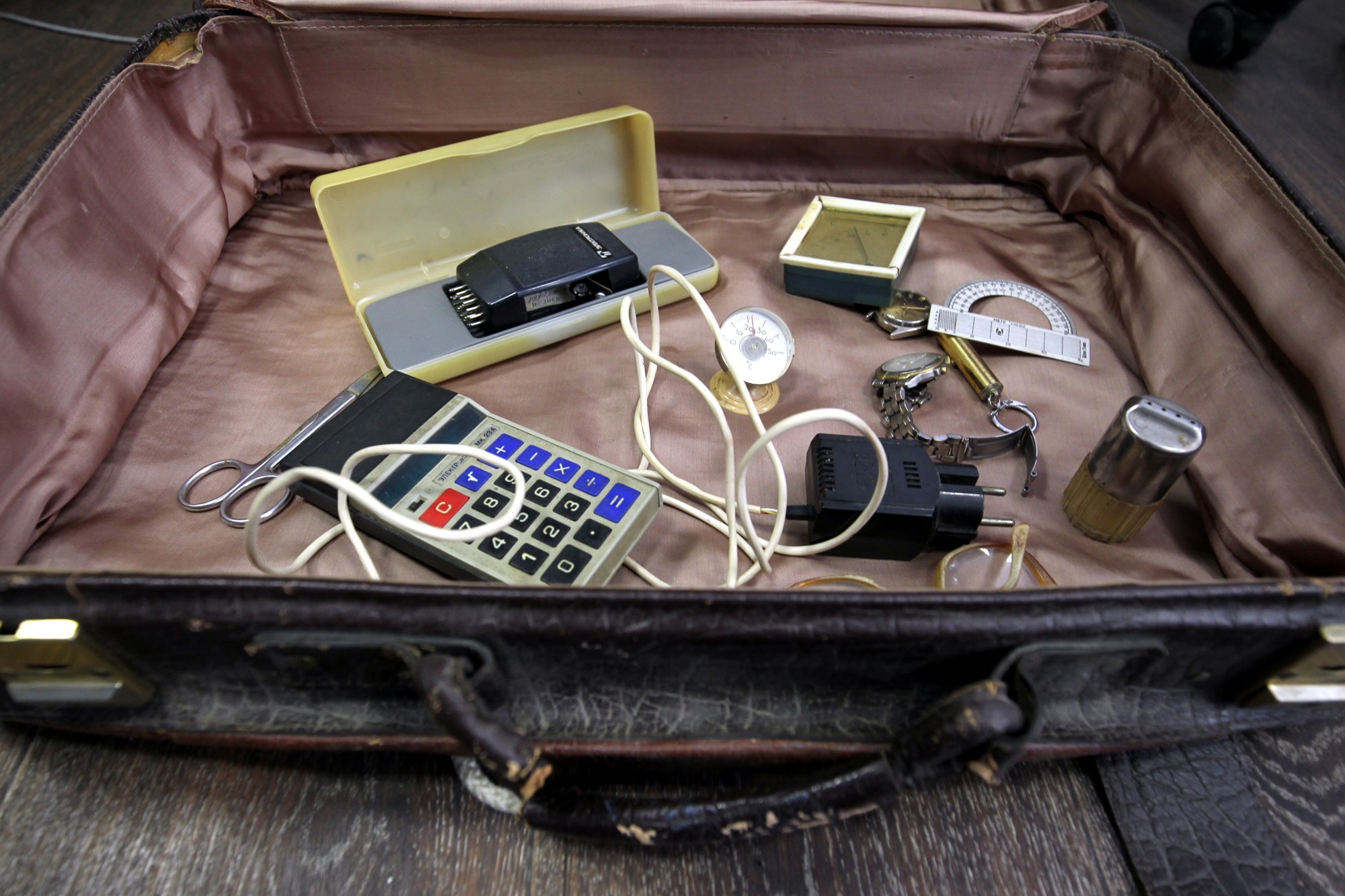 чемодан Бориса Чекунова старые вещи калькулятор