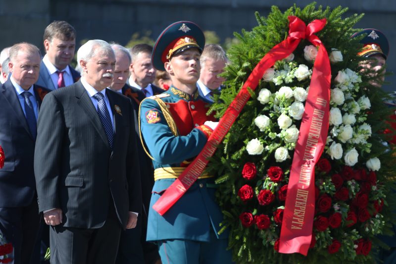 возложение цветов день победы пискаревское кладбище ветераны полтавченко