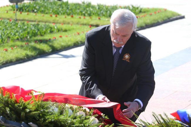 возложение цветов день победы пискаревское кладбище ветераны полтавченко