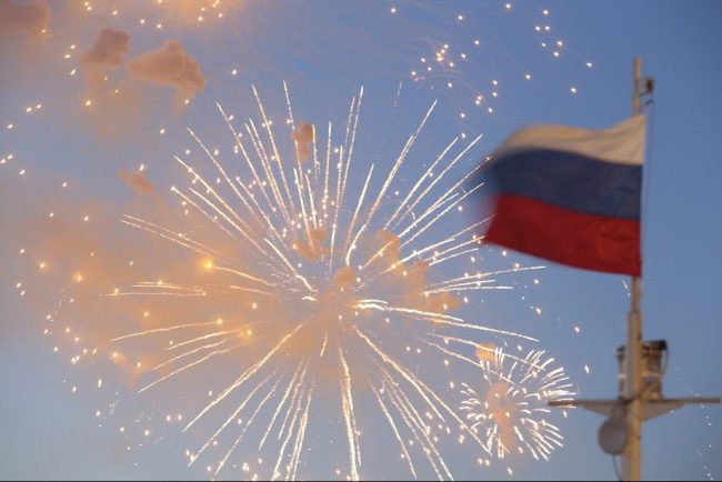 салют флаг россии день победы 9 мая