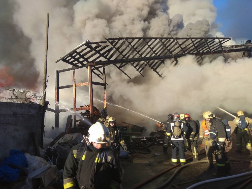 Пожар в питере сегодня на складе. Склады МЧС. Момент начало пожара на складе.