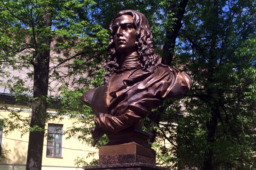 памятник Антону Девиеру