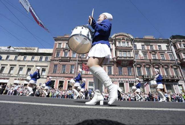 парад барабанщиков барабанщицы день города невский проспект