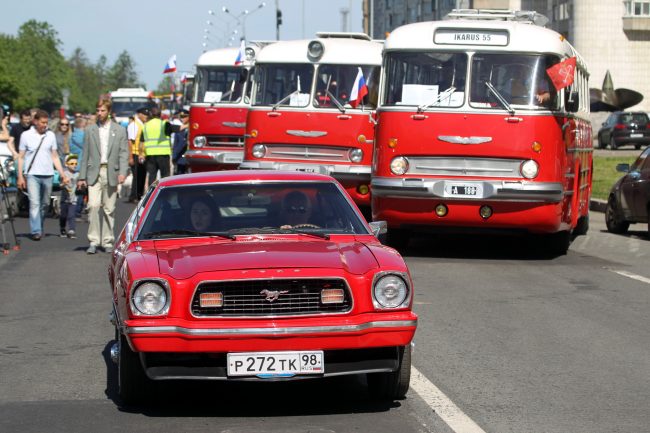 парад ретротранспорта автобусы икарус
