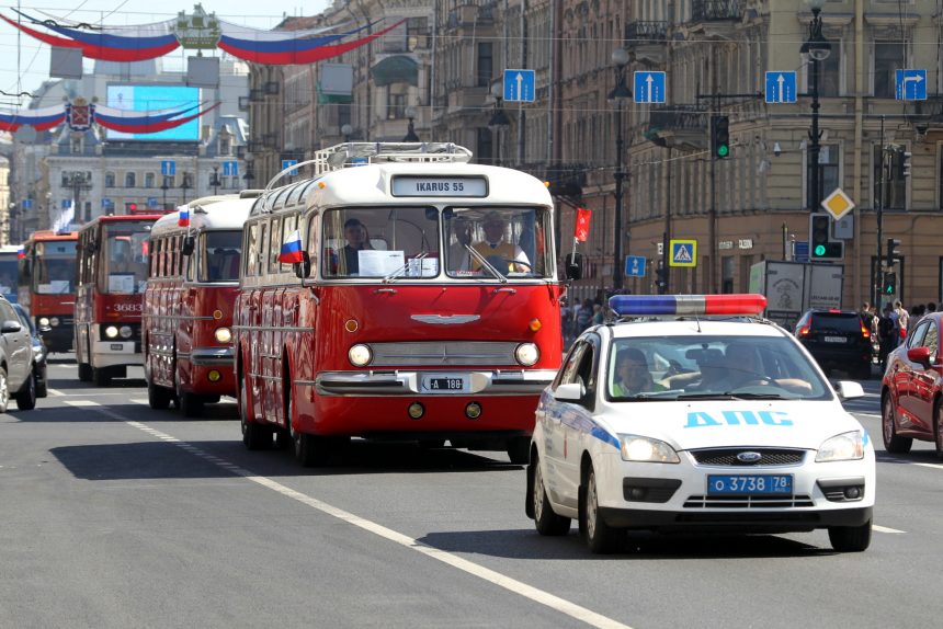 парад ретротранспорта автобусы