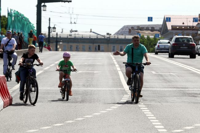 велосипедисты Большой велопарад велопробег Дворцовый мост