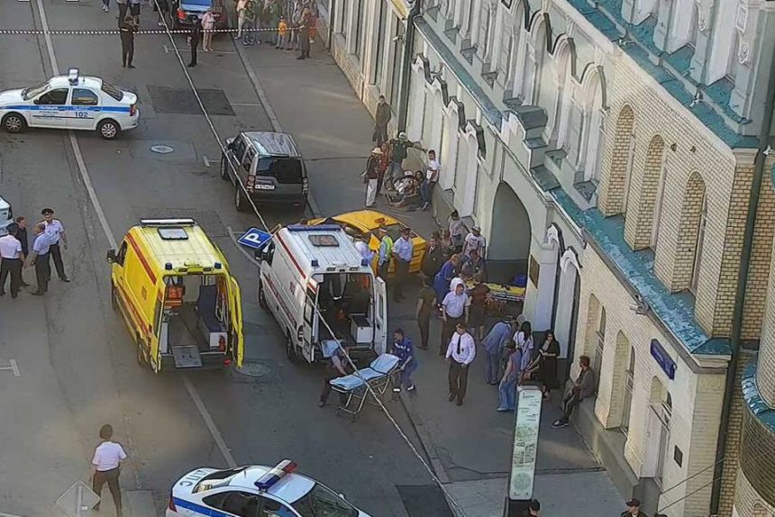 дтп чп авария москва ильинка такси тротуар