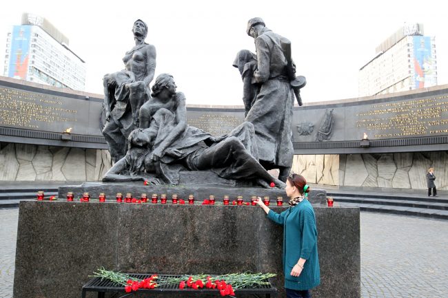 полиция ГУ МВД день памяти и скорби монумент героическим защитникам Ленинграда площадь Победы