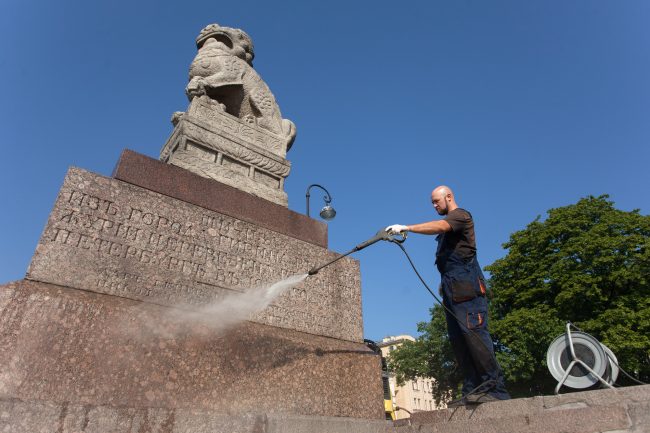 мытье памятников