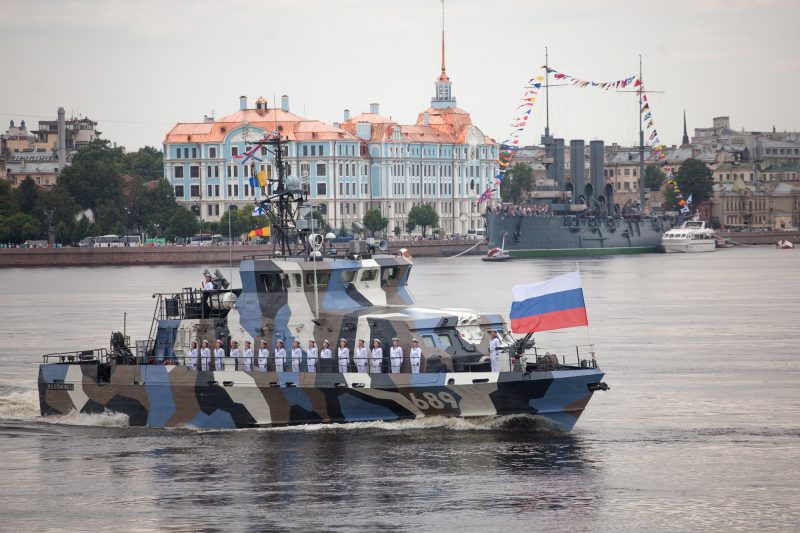 репетиция главного военно-морского парада день ВМФ корабли противодиверсионный катер Нахимовец проекта 21980 Грачонок